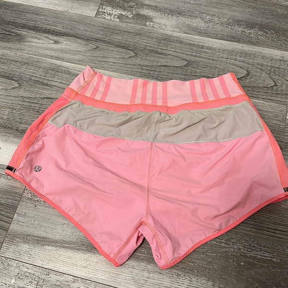 Lululemon Rare Astro running shorts size 4 - Picture 3 of 6